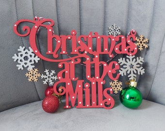 Letrero navideño personalizado con apellido, decoración de copo de nieve de madera roja