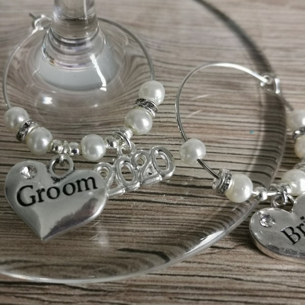 Wedding wine glass charms with year- Bride & groom, - gift for the couple