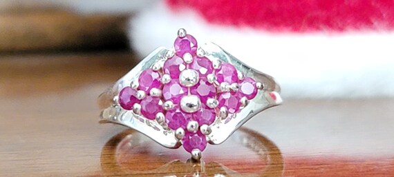 Vintage 1970s Sterling Silver Ruby Cluster Ring -… - image 2