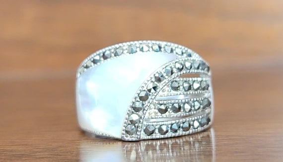 Sterling Silver Ring With Mother Of Pearl And Mar… - image 1