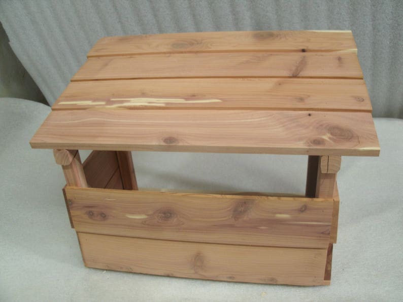cedar wood creche/nativity stable/shed/barn/manger scene