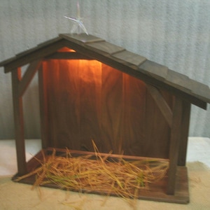 Traditional Walnut Nativity Stable/Barn/Creche/Christmas Manger Scene/Miniature Village Clear Finish