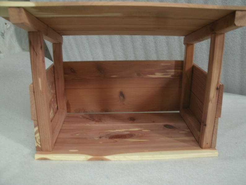 cedar wood creche/nativity stable/shed/barn/manger scene