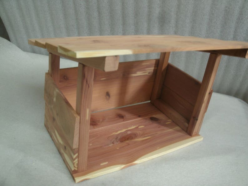 cedar wood creche/nativity stable/shed/barn/manger scene