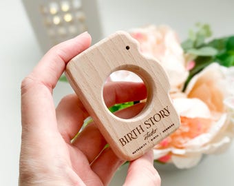 Personalized Wooden Camera Gift with Engraving – Newborn Client Keepsake from Photographer for Families