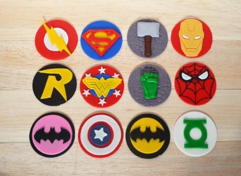 LOT OF 24 DC COMICS BACKPACK CLIPS 2 DOZEN BATMAN VS SUPERMAN WONDER WOMAN ROBIN
