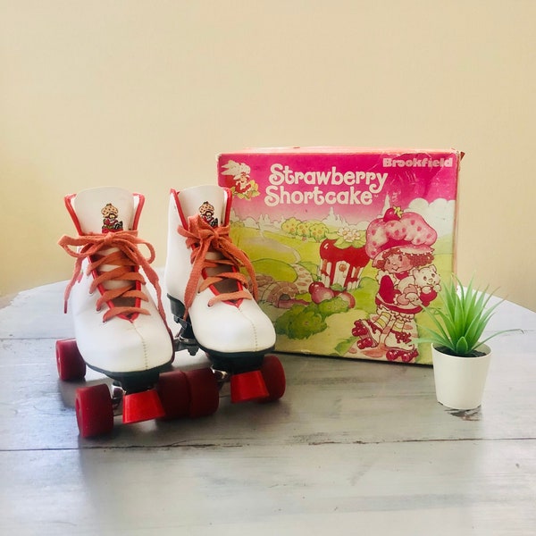 Vintage 1980's Strawberry Shortcake Roller Skates | Retro 1980's Strawberry Shortcake Kids Skates | Vintage Brookfield Skates 80s Skates