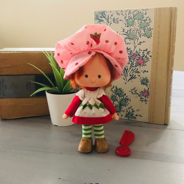 Vintage 1979 First Edition Flat Hands Strawberry Shortcake Doll | 1980's Strawberry Shortcake Scented Doll | American Greetings Starwberry