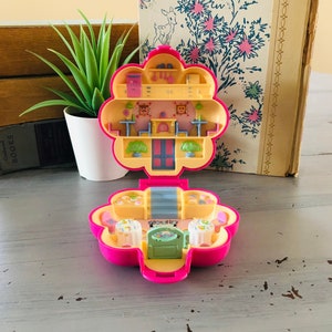 Old style polly pocket store