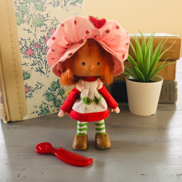 Vintage 1979 First Edition Flat Hands Strawberry Shortcake Doll | 1980's Strawberry Shortcake Scented Doll | American Greetings Starwberry