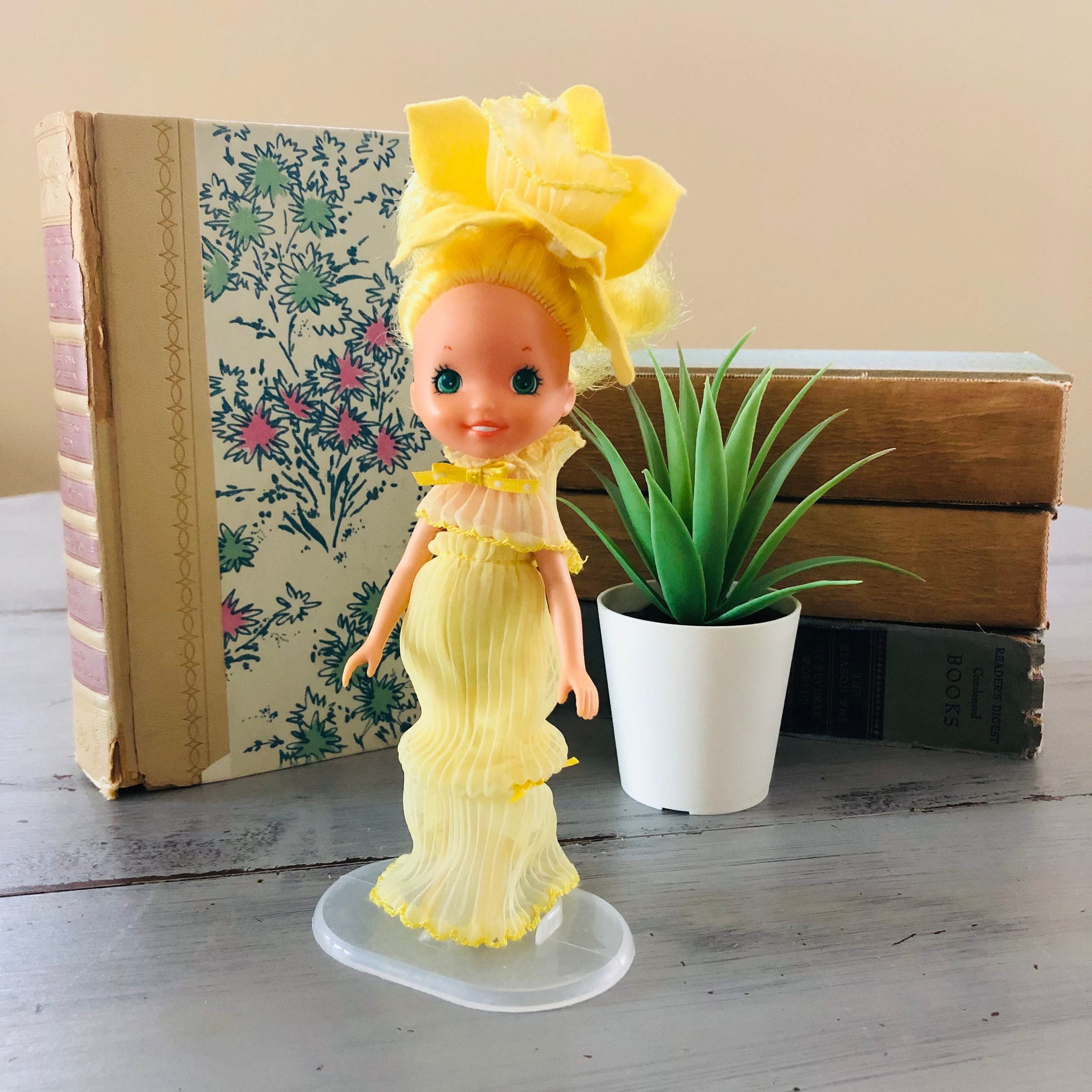 Vintage 1984 Kenner Rose Petal Place Rose 6” Doll w Stand