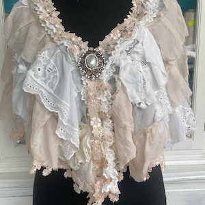 Playful triangular scarf, beige and white, shoulder scarf with lace and brooch, white and beige