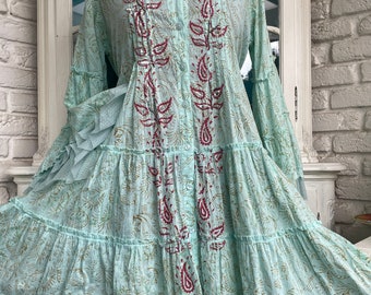 Robe tunique bohème turquoise clair teinte à la main avec tulle et broderie