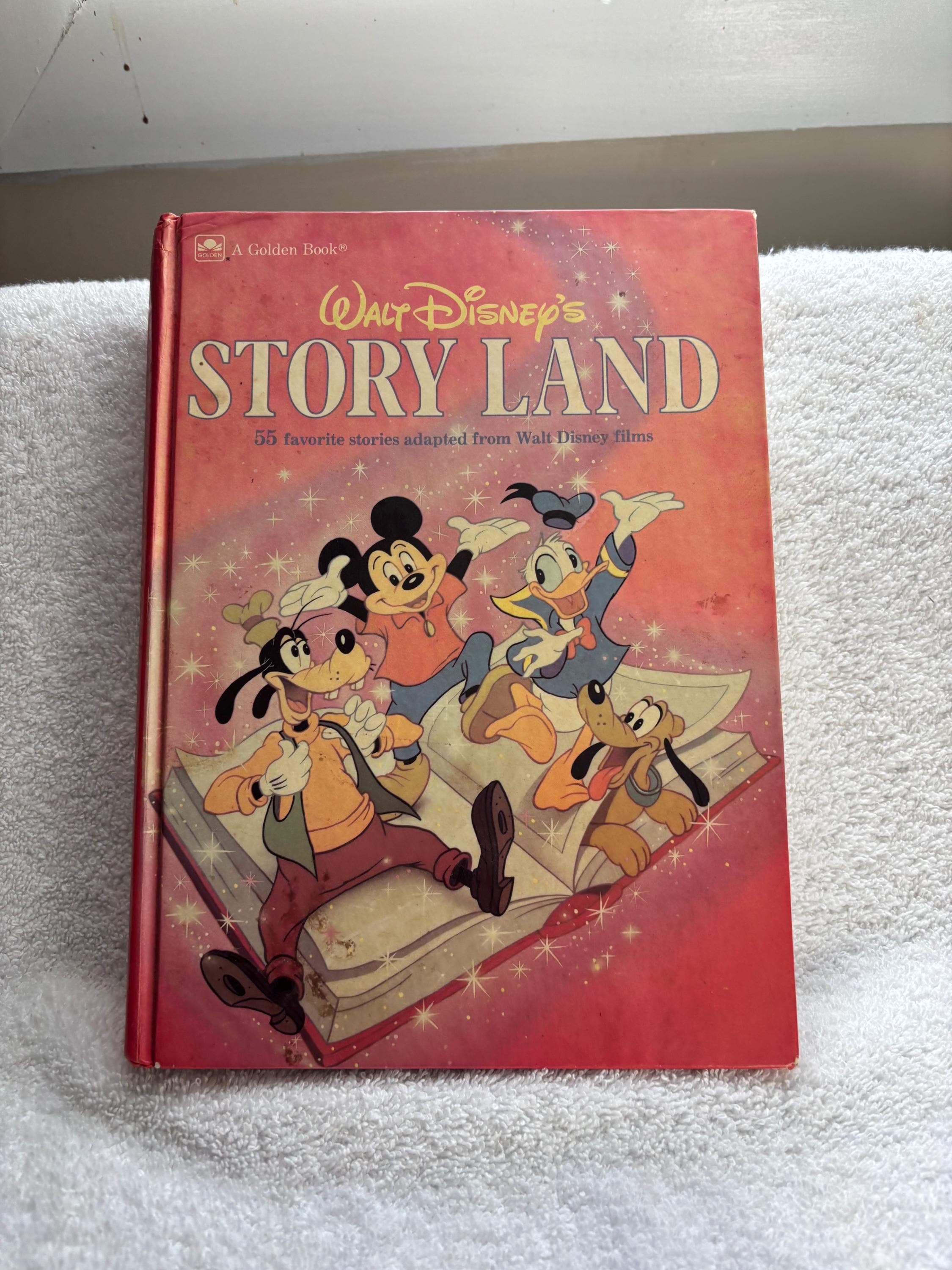 美品】ウォルト・ディズニー ストーリーランド 55のお話 Golden Book Story Land 55 Favorite Stories - Etsy
