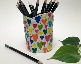 Rainbow Hearts Papier-maché penholder