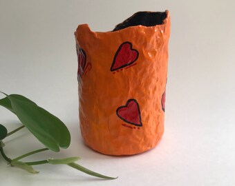 Penholder Orange Heart Papier-maché