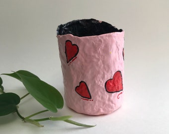 Pink Heart Papier-méché Penholder