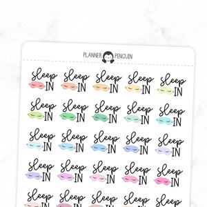 Pode incluir: Uma folha de adesivos de planejador coloridos com o texto "sleep in" e uma variedade de ilustrações de máscaras para os olhos.