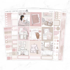 Puede incluir: Un conjunto de pegatinas para planificador con una combinaci&oacute;n de colores rosa y marr&oacute;n. Las pegatinas incluyen ilustraciones de una mujer leyendo un libro, un calendario, una mochila, una estanter&iacute;a y un escritorio con un ordenador. Las pegatinas tambi&eacute;n incluyen texto como "To Do", "Work" y "Month".