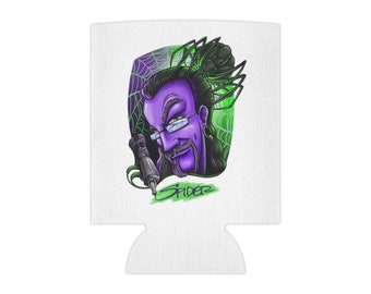 Op de afbeelding: Witte koelbox met een paarse en groene illustratie van een man met een spin op zijn hoofd en het woord "Spider" eronder.
