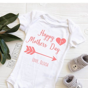 Mothers Day Gift for Mom Baby ONESIE®, First Mothers Day, Happy First Mother&#39;s Day Onesie, Personalized Gift onesie, Baby Boy Girl Bodysuit