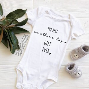 Mothers Day Gift, Gift for Mom Baby ONESIE®, First Mothers Day, The Best Mothers Day Gift Ever Onesie Baby Boy Girl Bodysuit Clothing