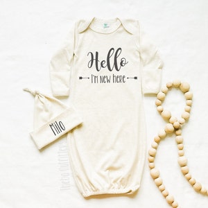 Newborn Coming Home Outfit, Hello I'm new here Unisex Baby Gown Set with Name, Baby Swaddle Gown with Name, Knot Hat, Personalized Outfit image 1