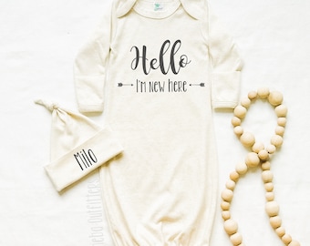 Newborn Coming Home Outfit, Hello I'm new here Unisex Baby Gown Set with Name, Baby Swaddle Gown with Name, Knot Hat, Personalized Outfit