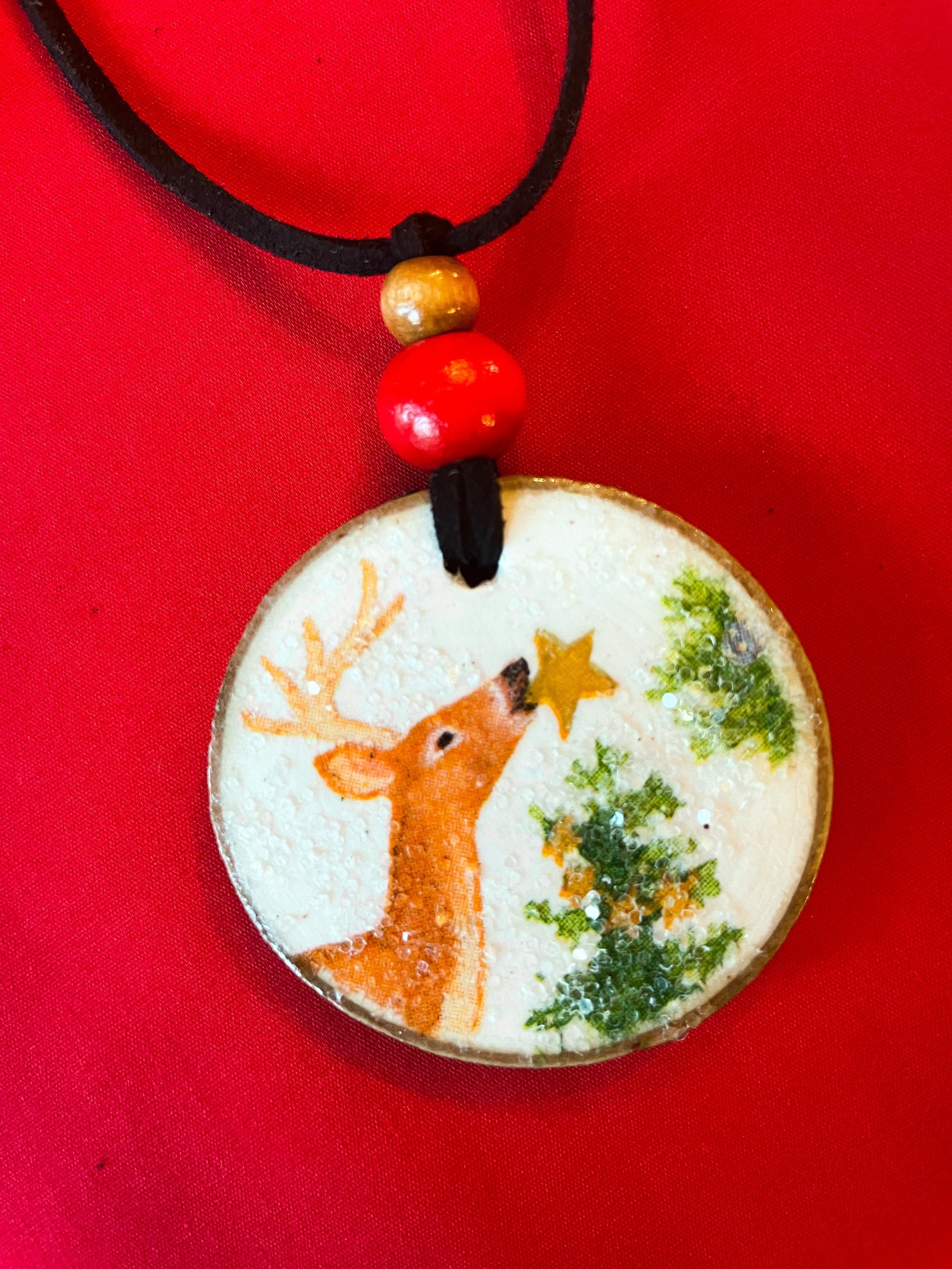 Christmas Deer Wood Slice Necklace - Etsy