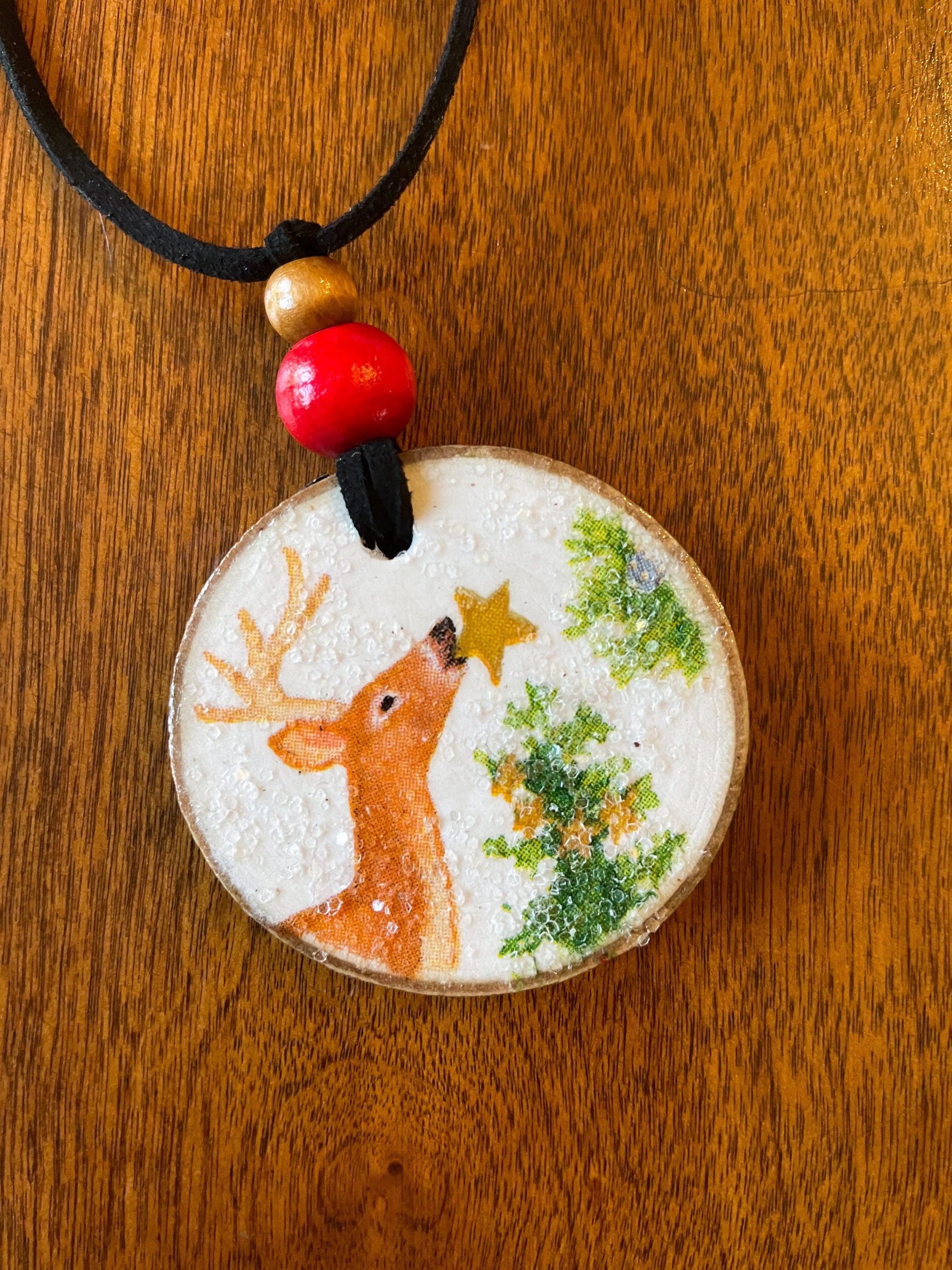 Christmas Deer Wood Slice Necklace - Etsy