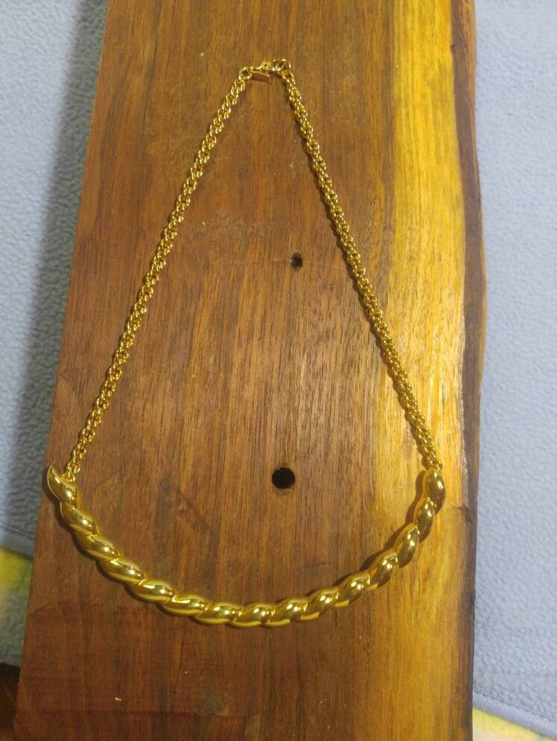 16 long Monet Goldtone Choker~ Twisted Bar on Spiral Chain