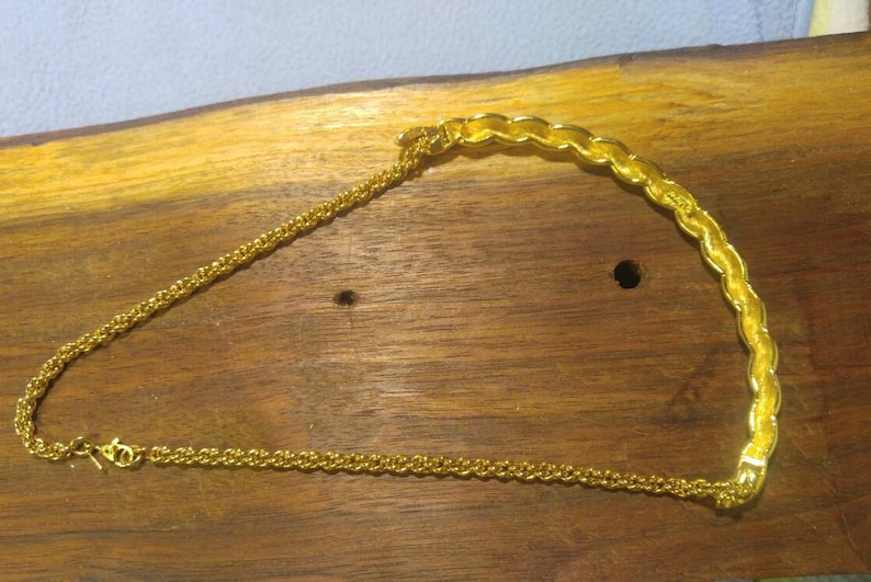 16 long Monet Goldtone Choker~ Twisted Bar on Spiral Chain