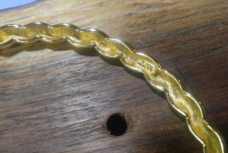 16 long Monet Goldtone Choker~ Twisted Bar on Spiral Chain
