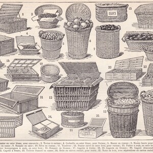 Puede incluir: Ilustración de varias cestas y recipientes de mimbre, incluyendo cestas con tapa, cestas abiertas y cajas. Algunas cestas están llenas de productos, y una está etiquetada como "EUFS". La imagen es un dibujo de estilo vintage.