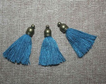 3 pompons bleus avec calotte bronze 30mm