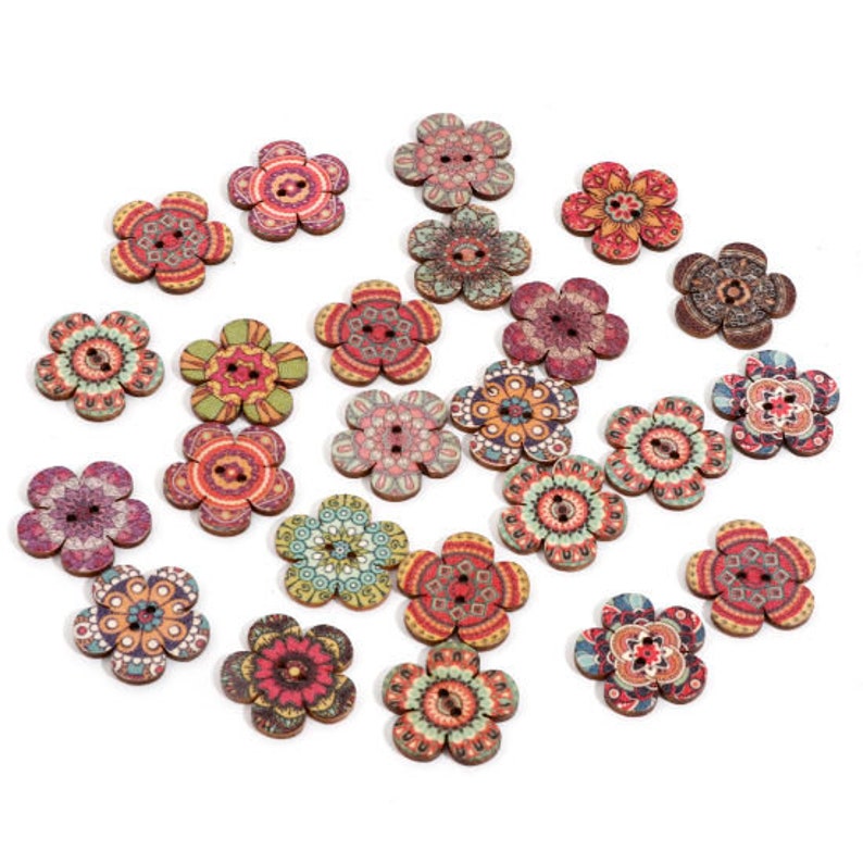 Assortiment 10 boutons fleurs en bois imprimés 25 x 24 mm 2 trous image 1