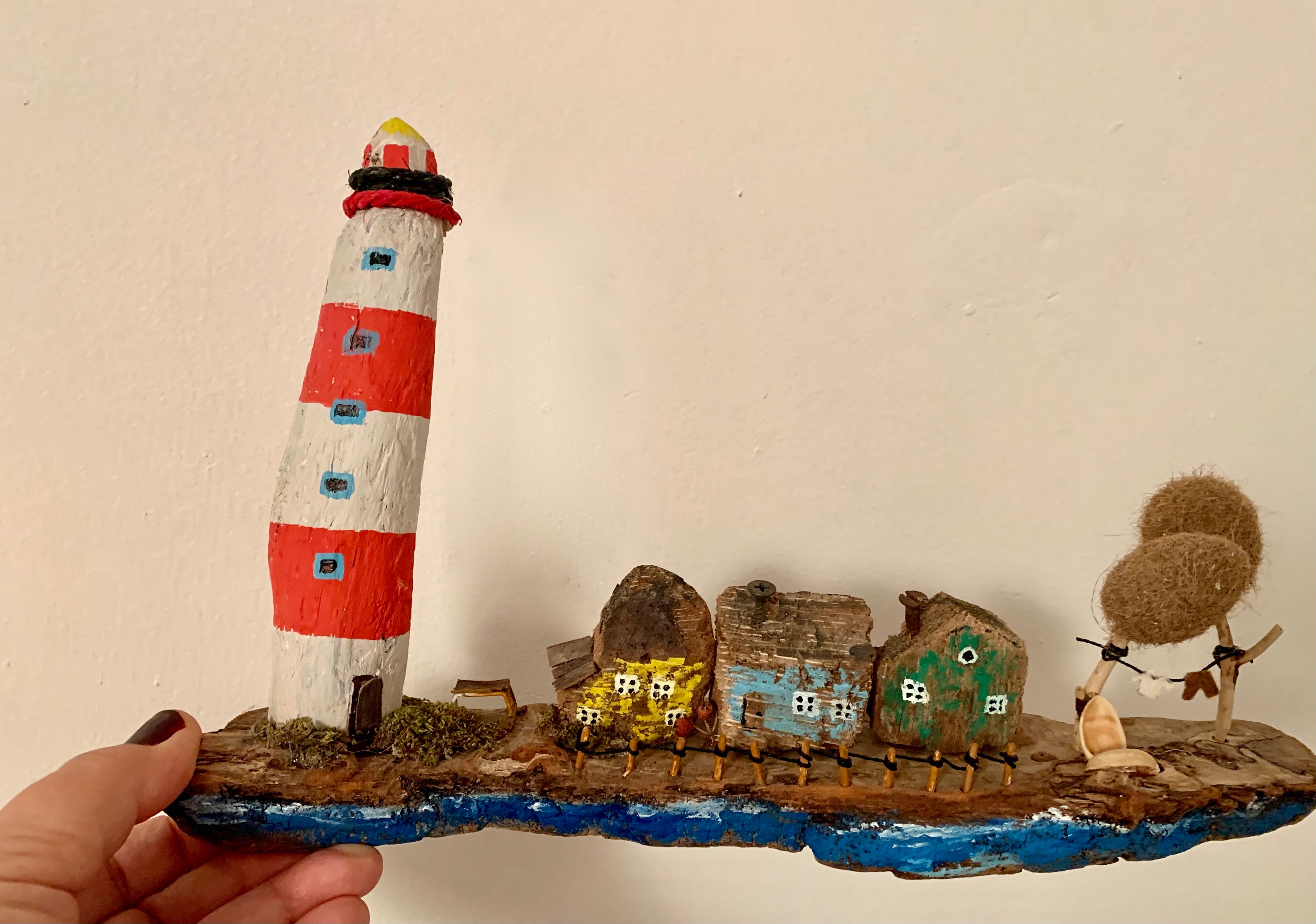 Un Petit Port de Pêche avec Un Phare