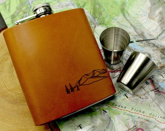 Leather Hip Flask with Mountain Theme, Hiking Lover Gift, Adventure time, Hip flask with Shot Glasses set