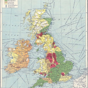 Może przedstawiać: Antyczna mapa Wysp Brytyjskich, przedstawiająca różne gałęzie przemysłu i zawody w poszczególnych regionach. Mapa jest zakodowana kolorami, gdzie czerwony oznacza przemysł, żółty - górnictwo węglowe, pomarańczowy - mieszane rolnictwo, zielony - hodowlę bydła, a jasnozielony - hodowlę owiec. Mapa pokazuje również główne porty i linie kolejowe.