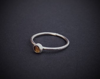 Sterling silver and citrine stacking ring with hand hammered and textured band - size S 1/2