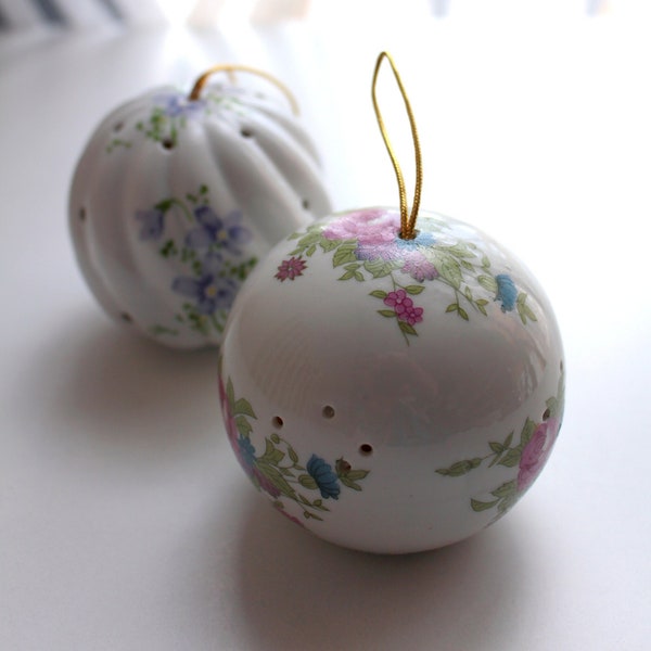 Boule à suspendre Pot pourri - Diffuseur de lavande pour le linge - Vintage "Bergere de France" - Parfum boule  - Paris porcelain