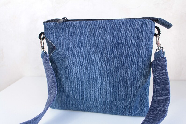 Sac pochette laniere Pochette jeans bleu Petite pochette a documents de voyage Cadeau pour femme Cadeau fille ete image 4