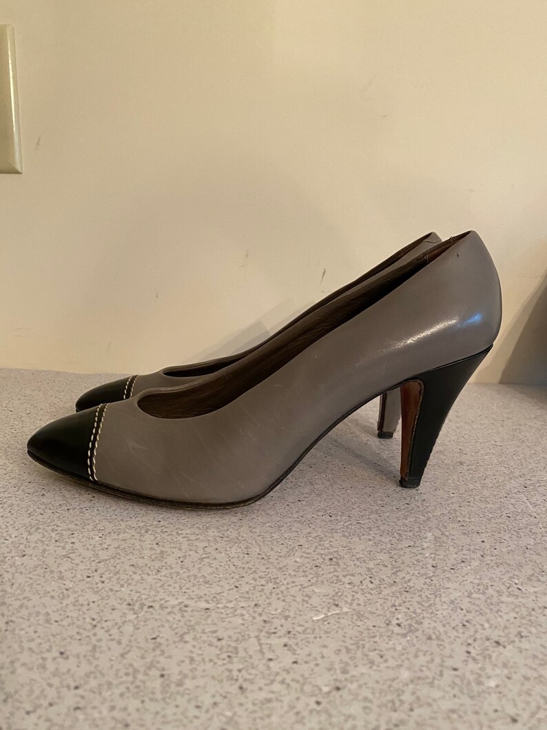Vintage Caressa Prestige boss lady pumps Gray & black slip Vintage Caressa Prestige boss lady pumps Gray & black slip
