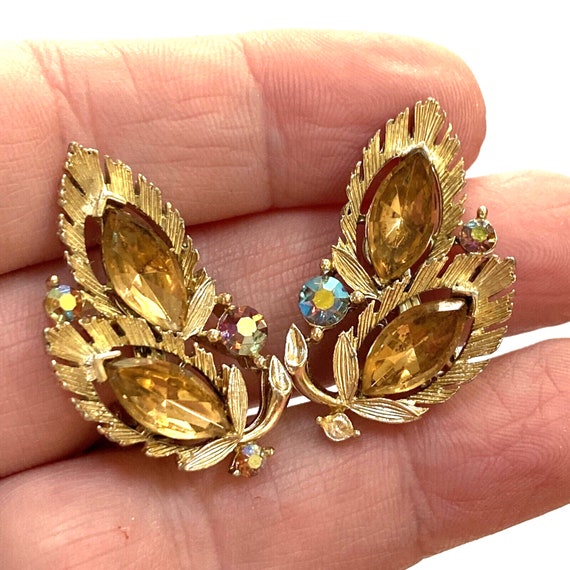Vintage Lisner clip on earrings textured goldtone… - image 5
