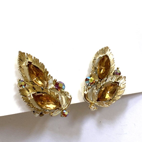 Vintage Lisner clip on earrings textured goldtone… - image 2