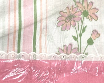 Vintage New Old Stock Flat Sheet, Bed Sheet Dantrel by Dan River No Iron Daisy Mae Pink Pattern, Double Size Flat Sheet Floral