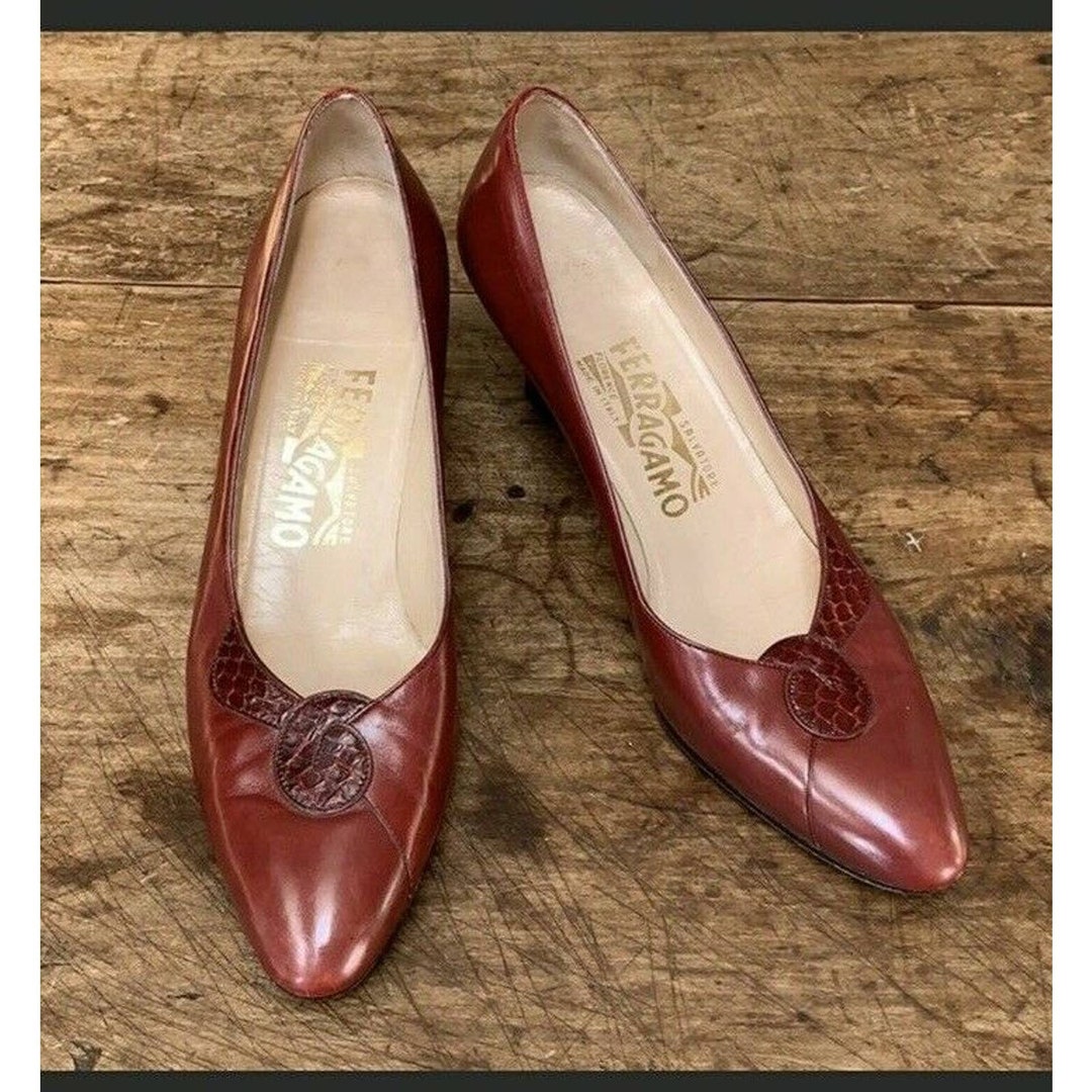 Classic Vintage Salvatore Ferragamo Cognac Brown Leather Pumps Slip on  Shoes Career Wear US Size 8.5AA Made in Italy 