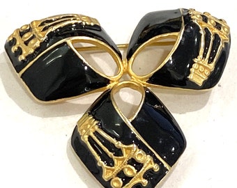 Vintage goldtone and black enamel brooch, Trefoil shape brooch with angular retro mid century design, Classic statement jewelry