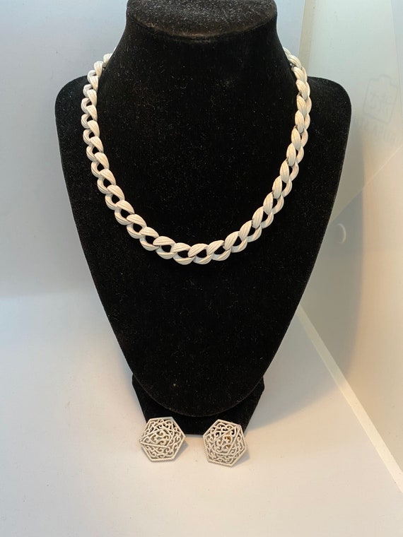 Vintage Monet white chain choker necklace, Vintag… - image 4