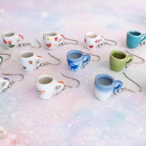 Brincos em miniatura de caneca de cerâmica - Joias florais feitas com xícaras de café - CORES VARIADAS